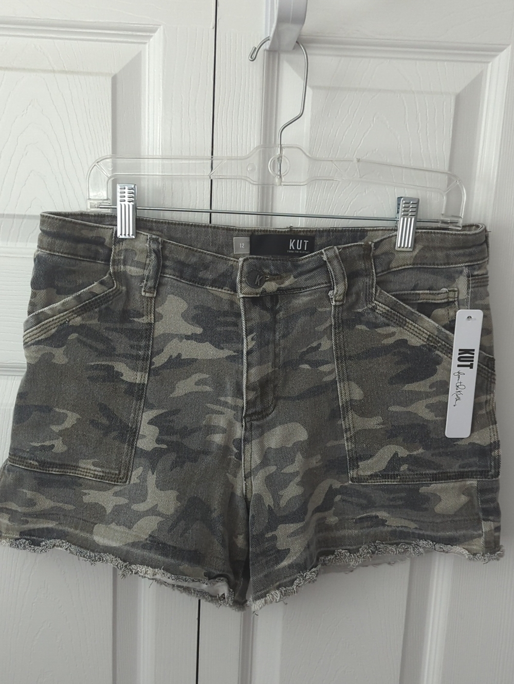 NWT! ~KUT FROM THE  KLOTH~ ALICE RELEASED HEM  CAMOUFLAGE SHORT-12